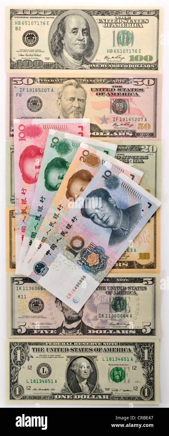 Symbolisches Bild für Wechselkurse, US-Dollar-Banknoten und ein Fan der chinesische Yuan Renminbi, Währung der Volksrepublik Stockfoto
