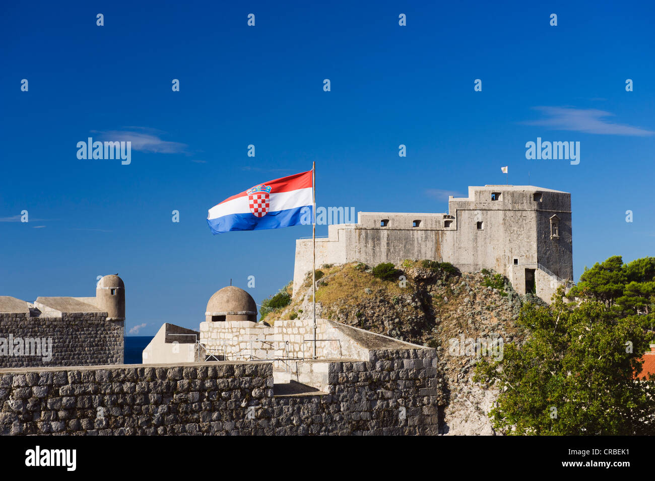 Flagge, Stadtmauern, Festung Bokar, Dubrovnik, Dalmatien, Kroatien, Europa Stockfoto