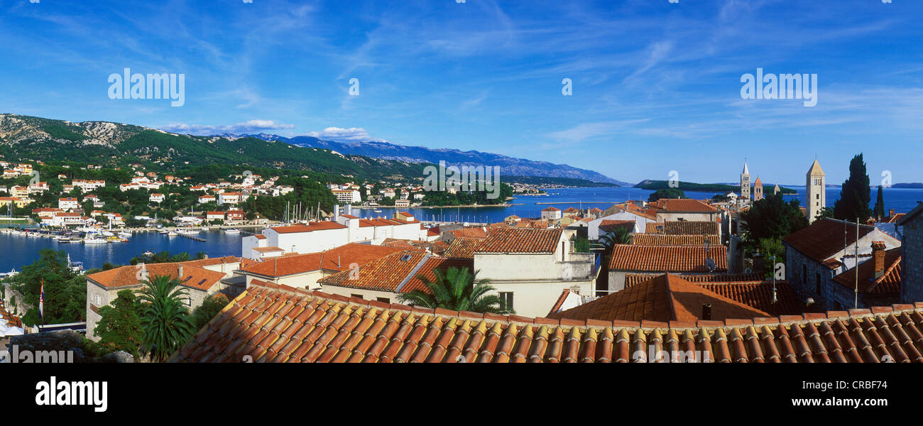 Blick über die Dächer der Stadt Rab, Insel Rab, Kvarner Bucht, Kroatien, Europa Stockfoto