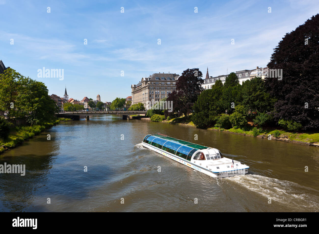 Bootsfahrt auf der Ill bei Pont Royal Brücke, Straßburg, Elsass, Frankreich, Europa Stockfoto