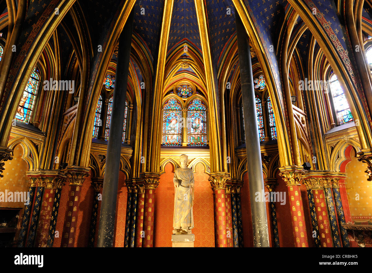 Chor, Altar mit einer Statue von Louis IX von Frankreich, eine ehemalige königliche Kapelle Chapelle Basse, untere Kapelle, Kapelle Sainte-Chapelle Stockfoto