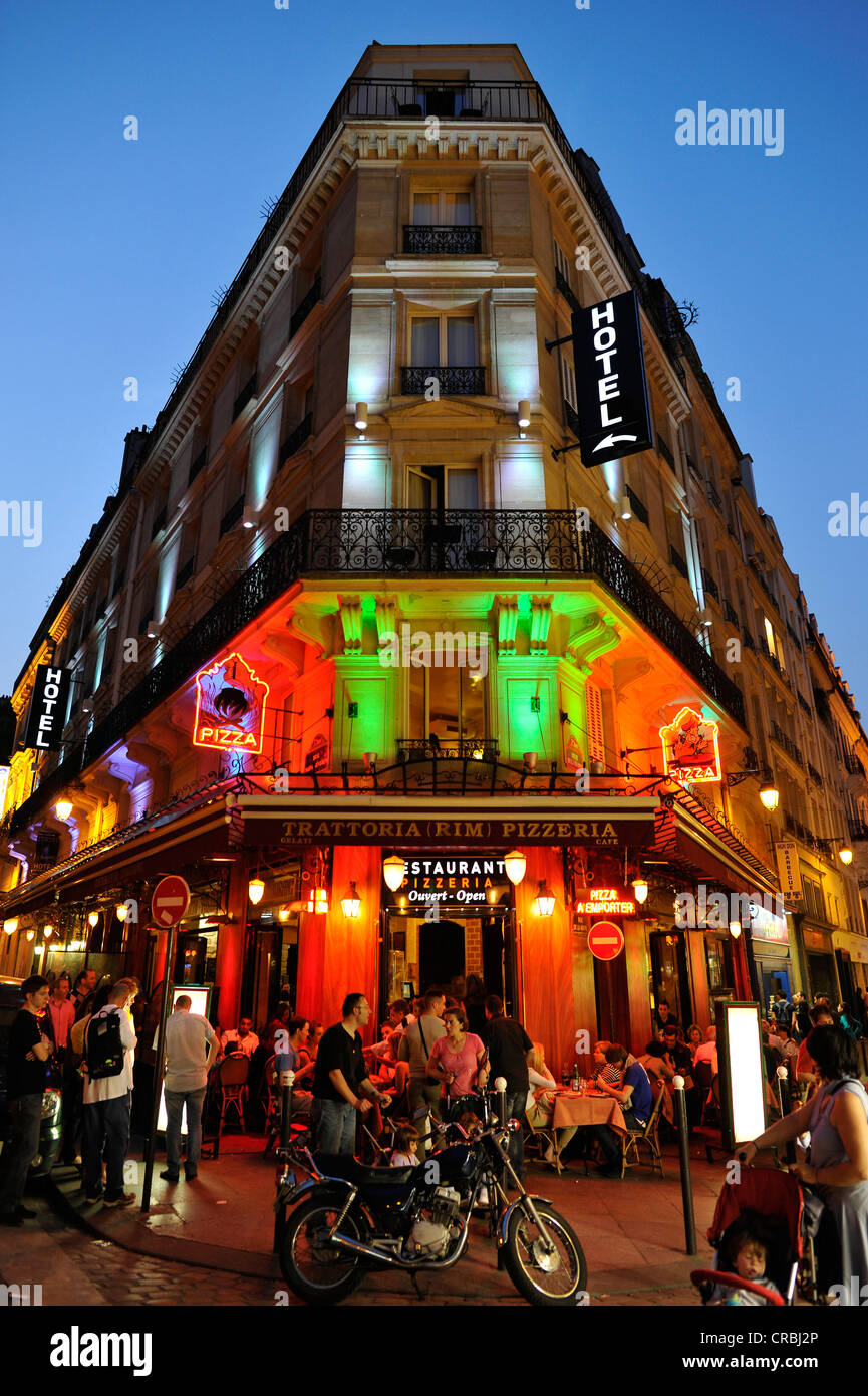 Nacht erschossen, Touristen, Hotel, Pizzeria, Café, zitieren Michel, Paris, Frankreich Stockfoto