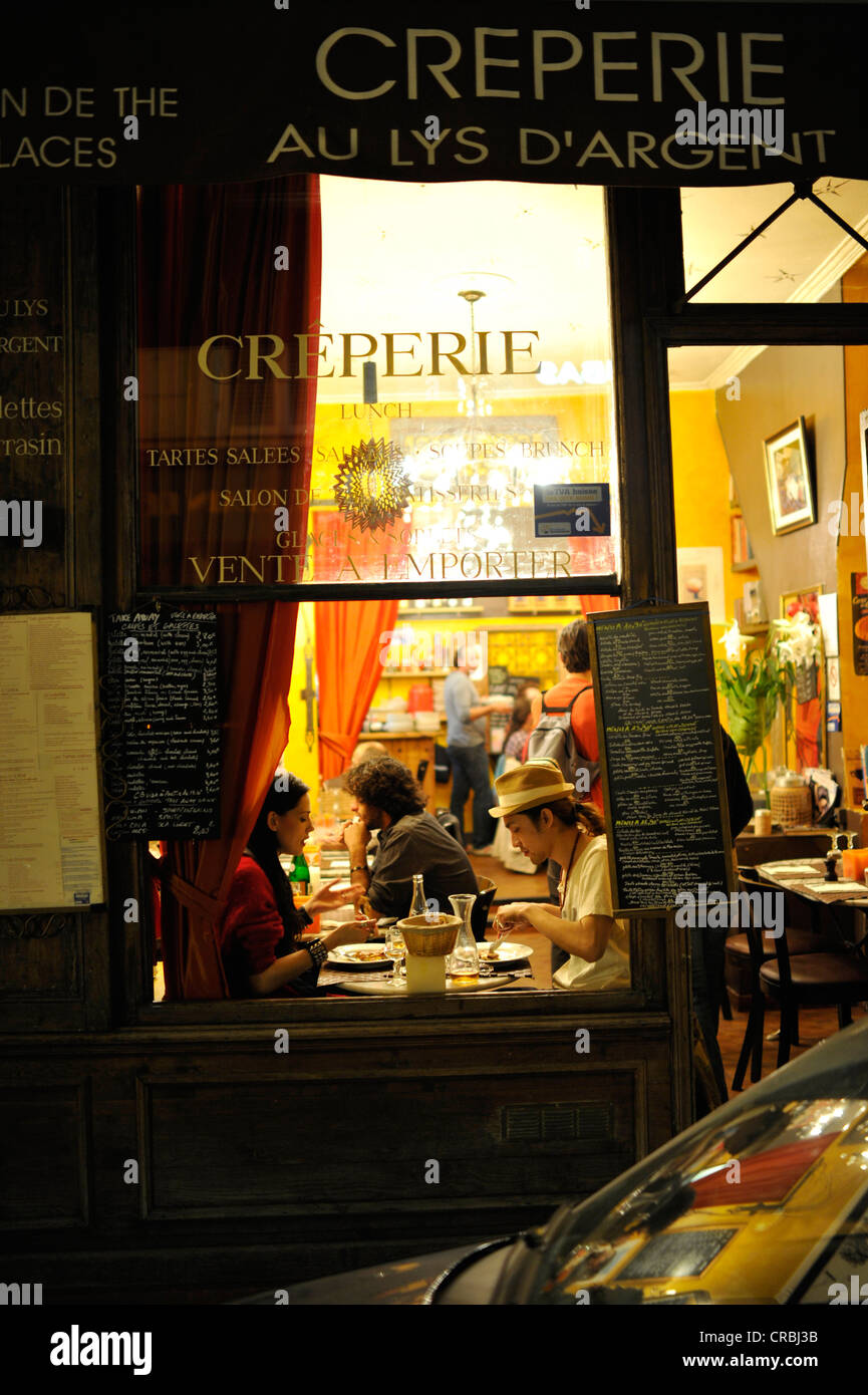 Nachtaufnahme, Creperie, Cafe Au Lys d ' Argent Café, zitieren Michel, Paris, Frankreich, Europa Stockfoto
