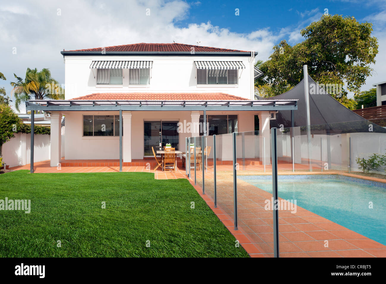 Moderner Garten mit Swimming Pool in australischen Herrenhaus Stockfoto