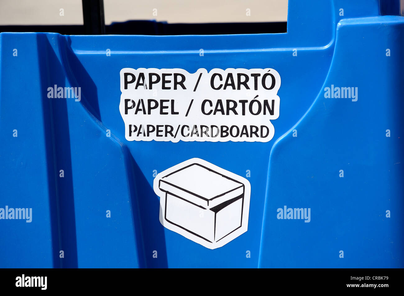 Papier-Karton-Pappe recycling Punkt Menorca Spanien Stockfoto
