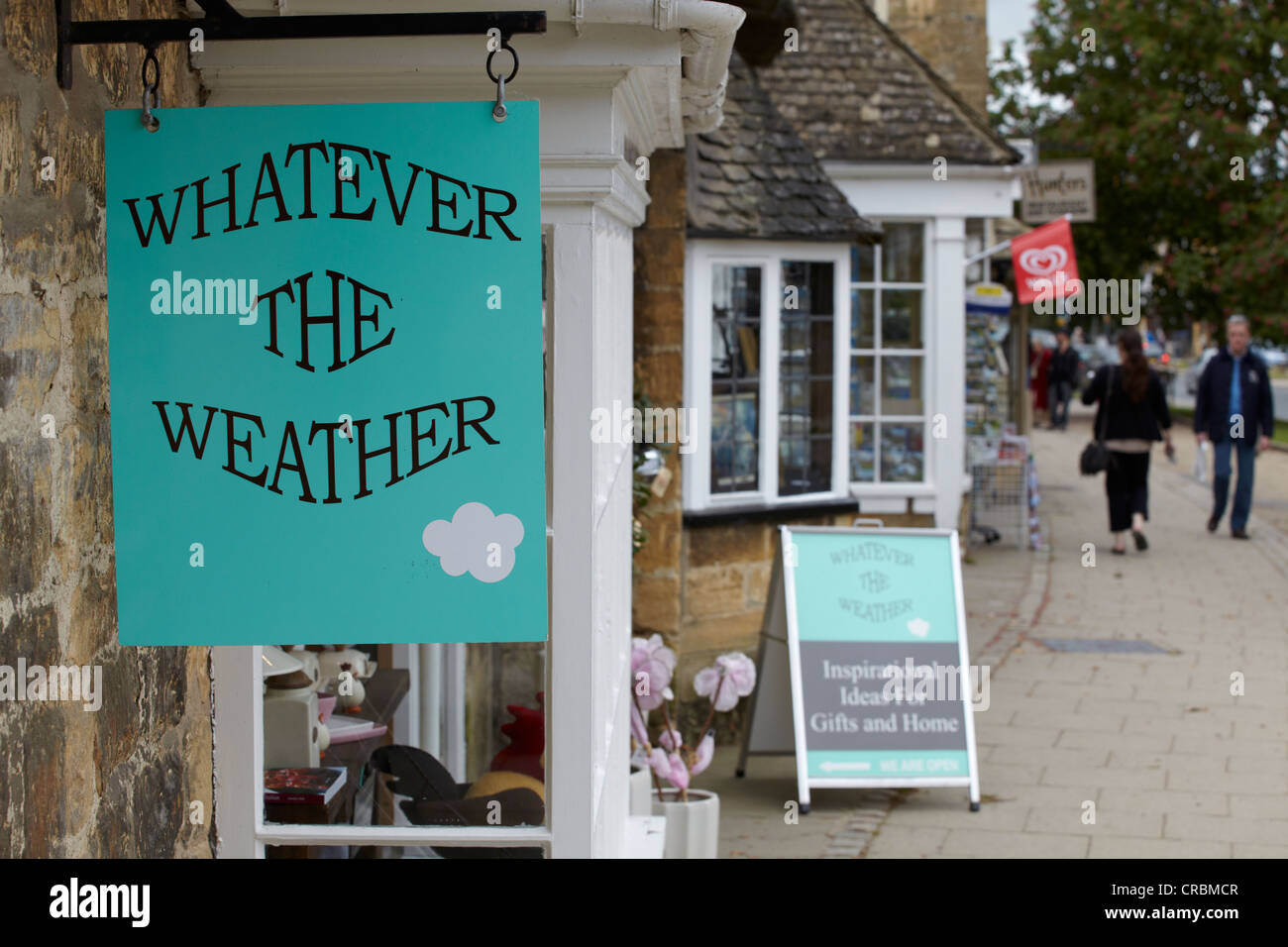 Eine Straße Szene aus dem Dorf Broadway in den Cotswolds Stockfoto