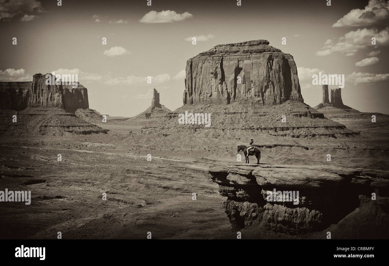 Sicht, John Ford Point, Tourist auf dem Pferderücken, Mesas, East Mitten Butte, West Mitten Butte, Merrick Butte, Schloss Butte Stockfoto