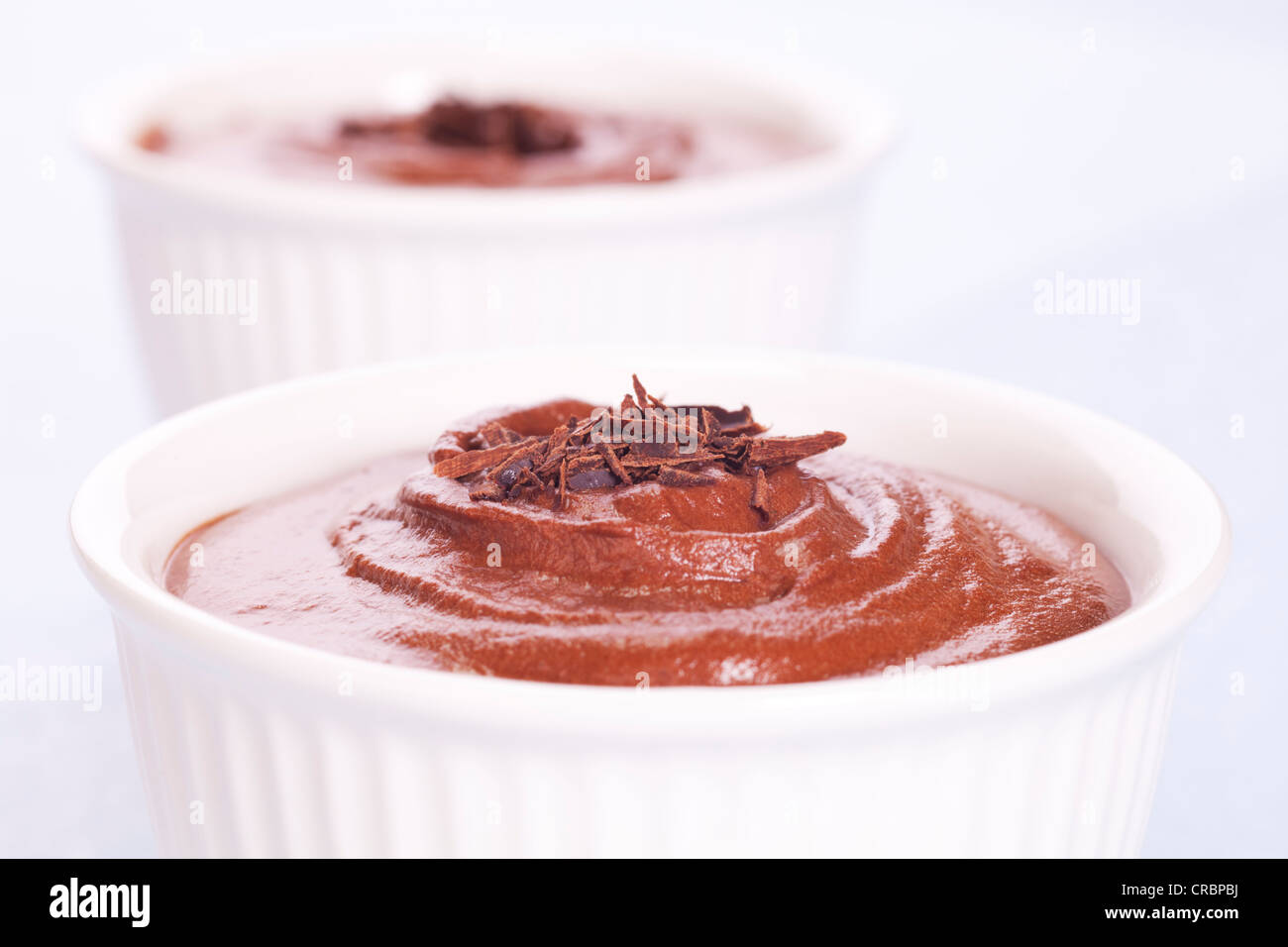 Lieblings-französische Dessert, Schokoladen-Mousse, hergestellt aus 70 % Schokolade, Eiern, Sahne und Cognac. Stockfoto