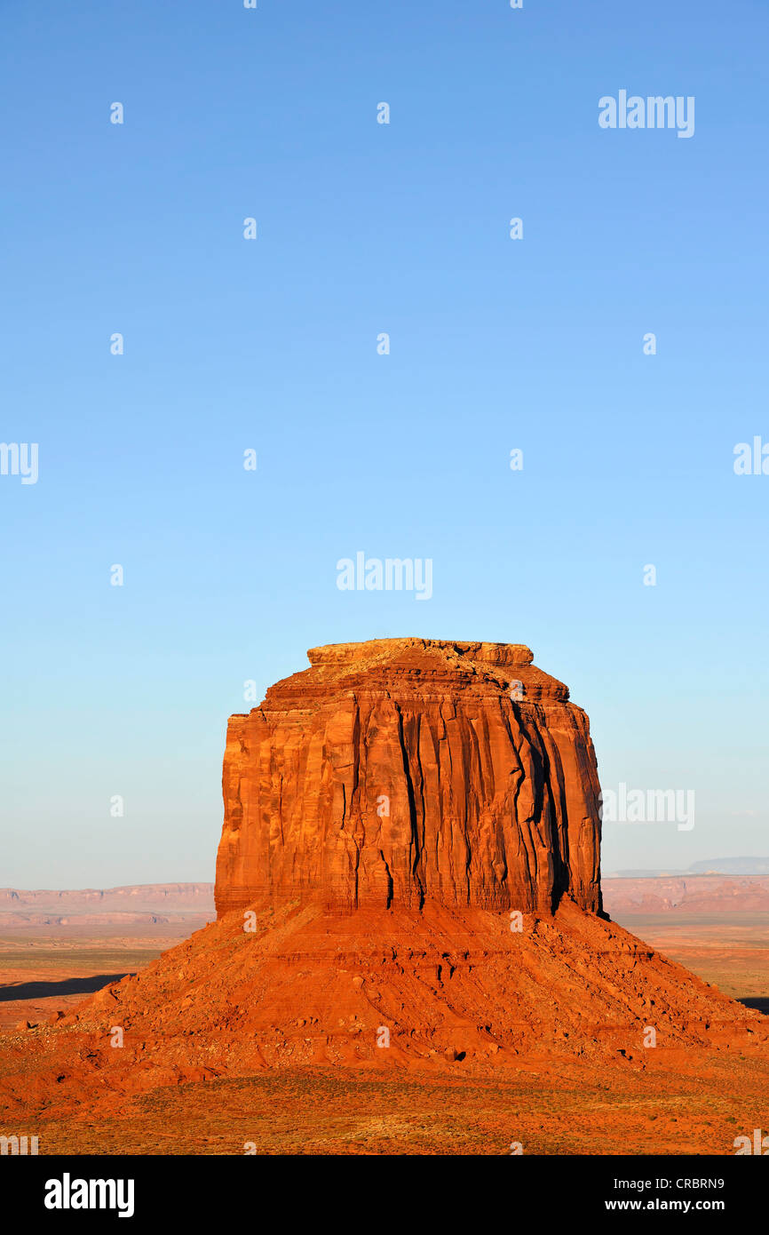 Mesa, Merrick Butte, Monument Valley, Navajo Tribal Park, Navajo-Nation-Reservation, Arizona, Utah, Vereinigte Staaten von Amerika Stockfoto