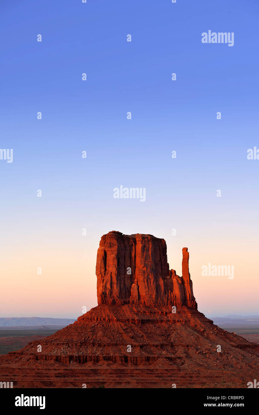 Letzten Licht auf die Mesa, West Mitten Butte, Sonnenuntergang, Dämmerung, Monument Valley Navajo Tribal Park, Navajo Nation Reservation, Arizona Stockfoto