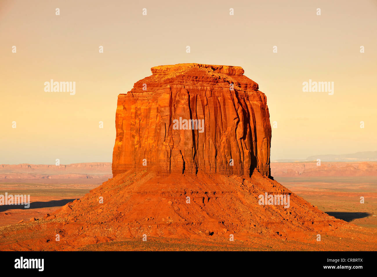 Abendstimmung, Mesa, Merrick Butte Monument Valley Navajo Tribal Park, Navajo Nation Reservation, Arizona, Utah Stockfoto
