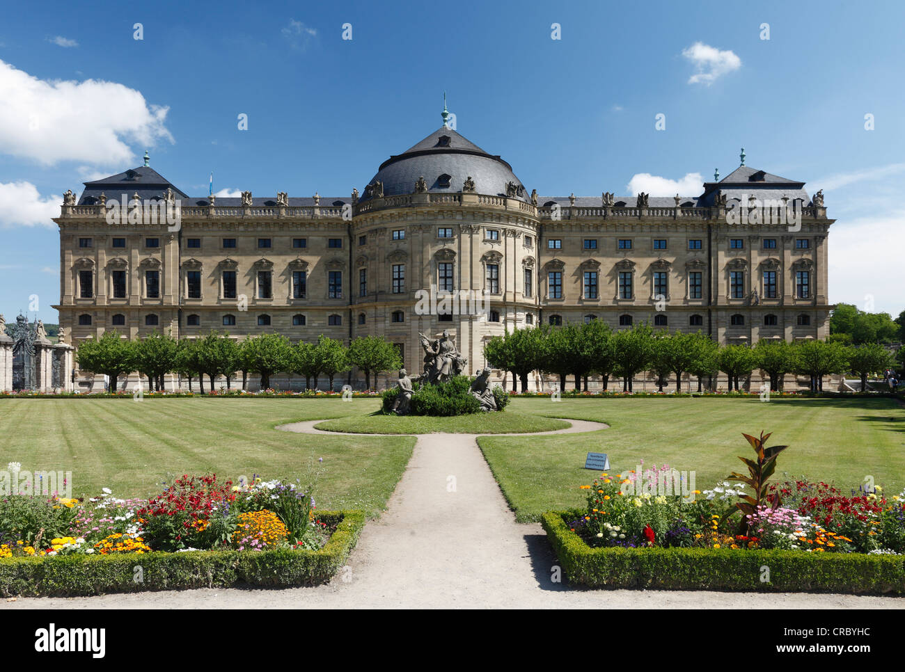 Sudlichen Schlossgarten Mit Einer Gruppe Von Statuen Raub Der