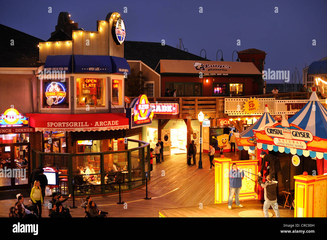Bubba Gump Restaurant, Zirkus, Touristen, Pier 39, San Francisco, San Francisco, Kalifornien, Vereinigte Staaten von Amerika, USA Stockfoto