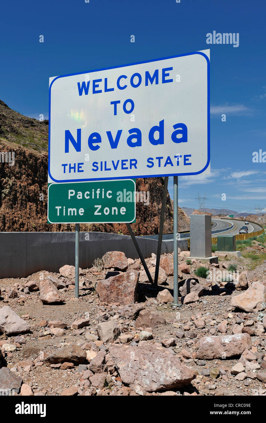 Willkommen in Nevada, Straßenschild, Pacific Standard Time Zone, US Highway 93 in der Nähe von Mike O' Callaghan-Pat Tillman Memorial Bridge, Hoover Dam Stockfoto