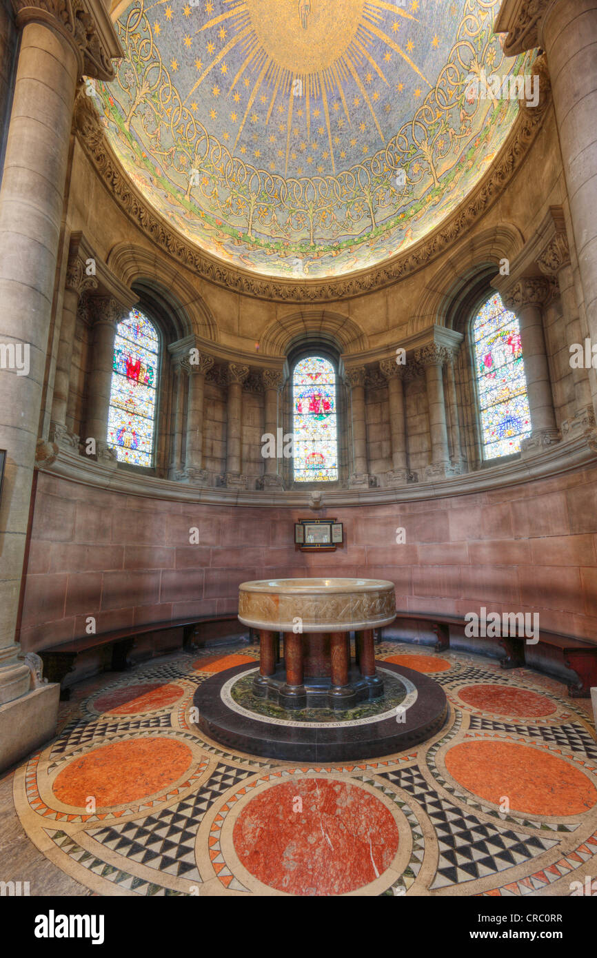 Baptisterium mit Mosaik der Schöpfung, St.-Annen Kathedrale, Belfast, Nordirland, Irland, Großbritannien, Europa Stockfoto