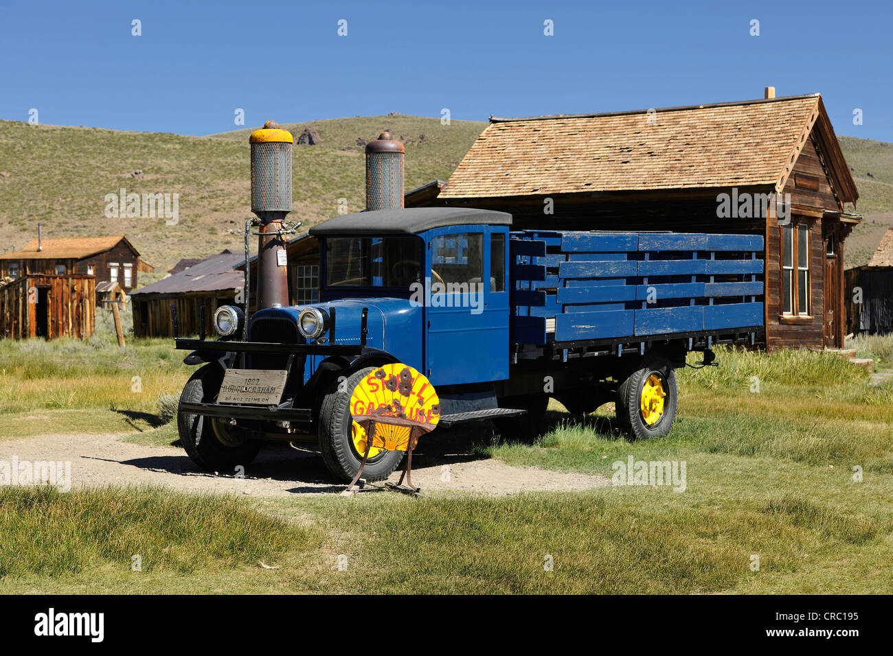 1927 Dodge Graham LKW vor der Shell-Tankstelle, Geisterstadt Bodie, eine ehemalige Goldgräberstadt Stockfoto