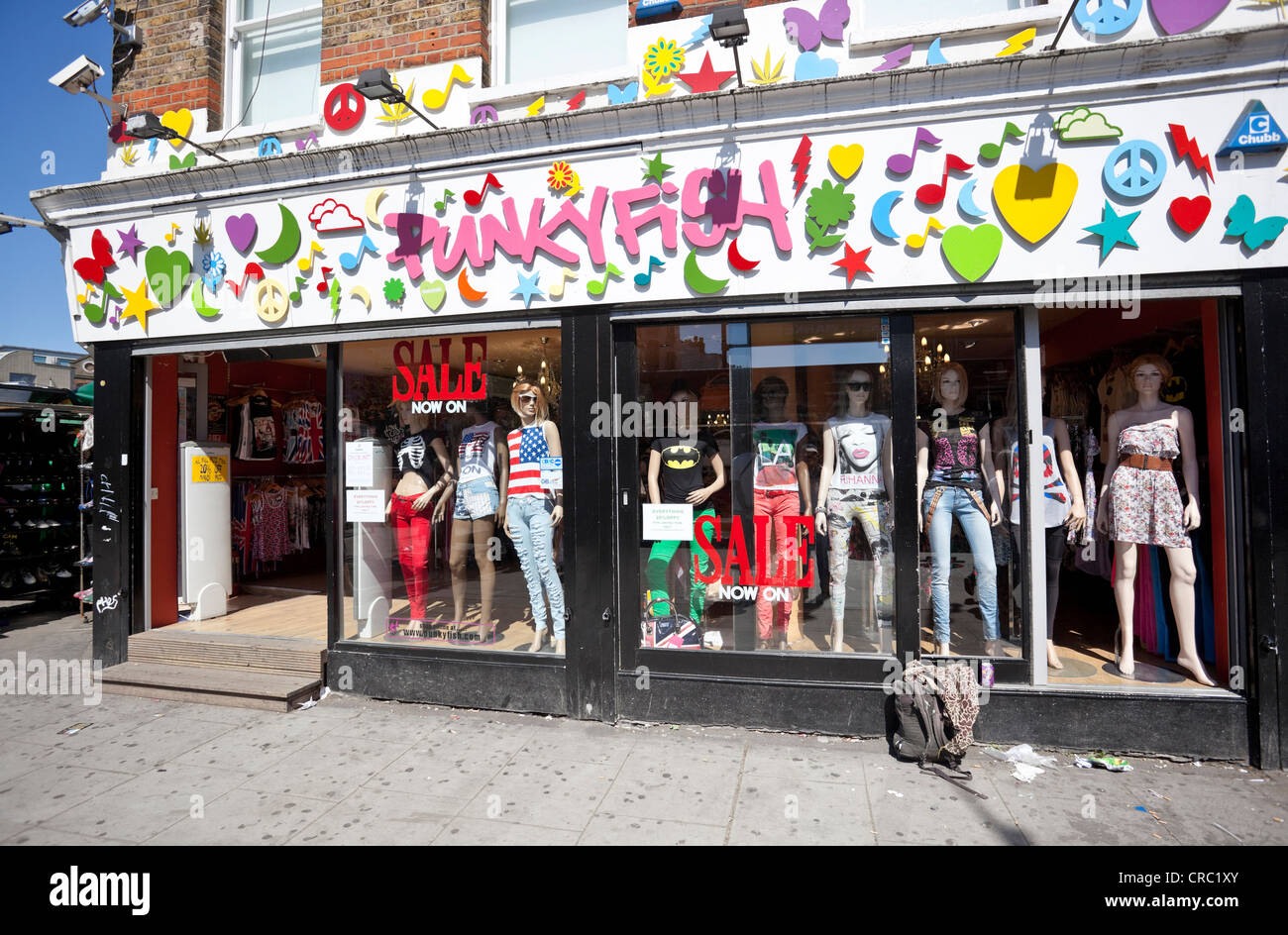 Modegeschäft am Camden High Street, London, NW1, England, UK Stockfoto