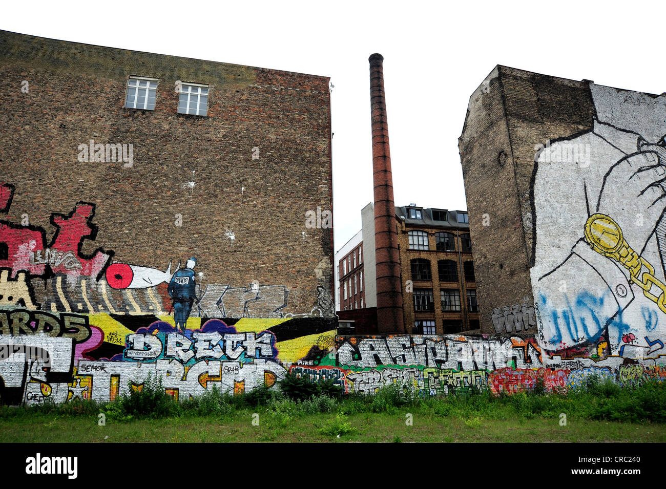 Street Art und Graffiti auf eine Mauer, Kreuzberg Schlesisches Tor, Berlin, Deutschland, Europa Stockfoto