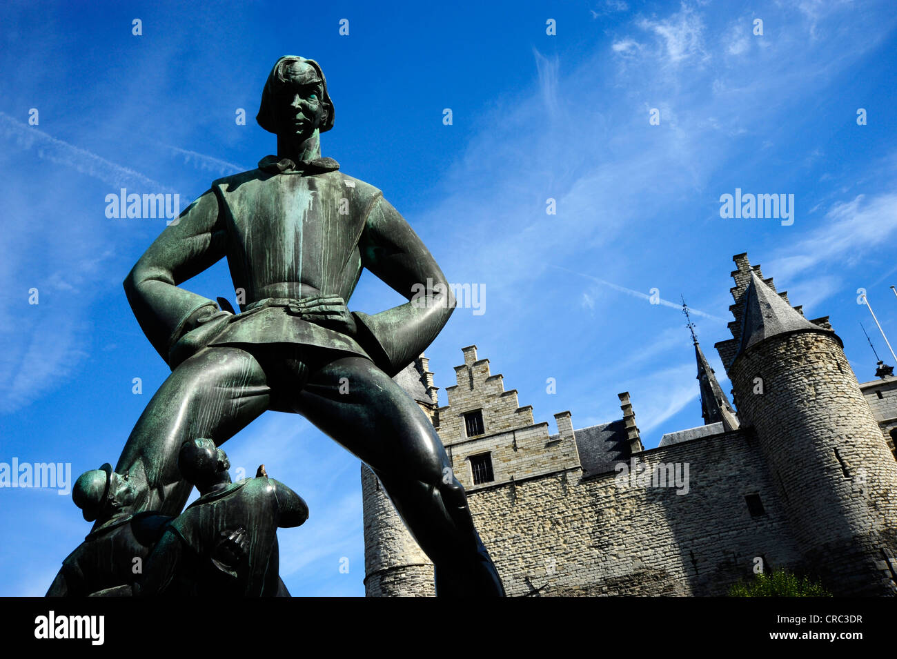 Lange Wapper Statue vor dem Het Steen Schloss und Museum, Antwerpen, Flandern, Belgien, Benelux, Europa Stockfoto