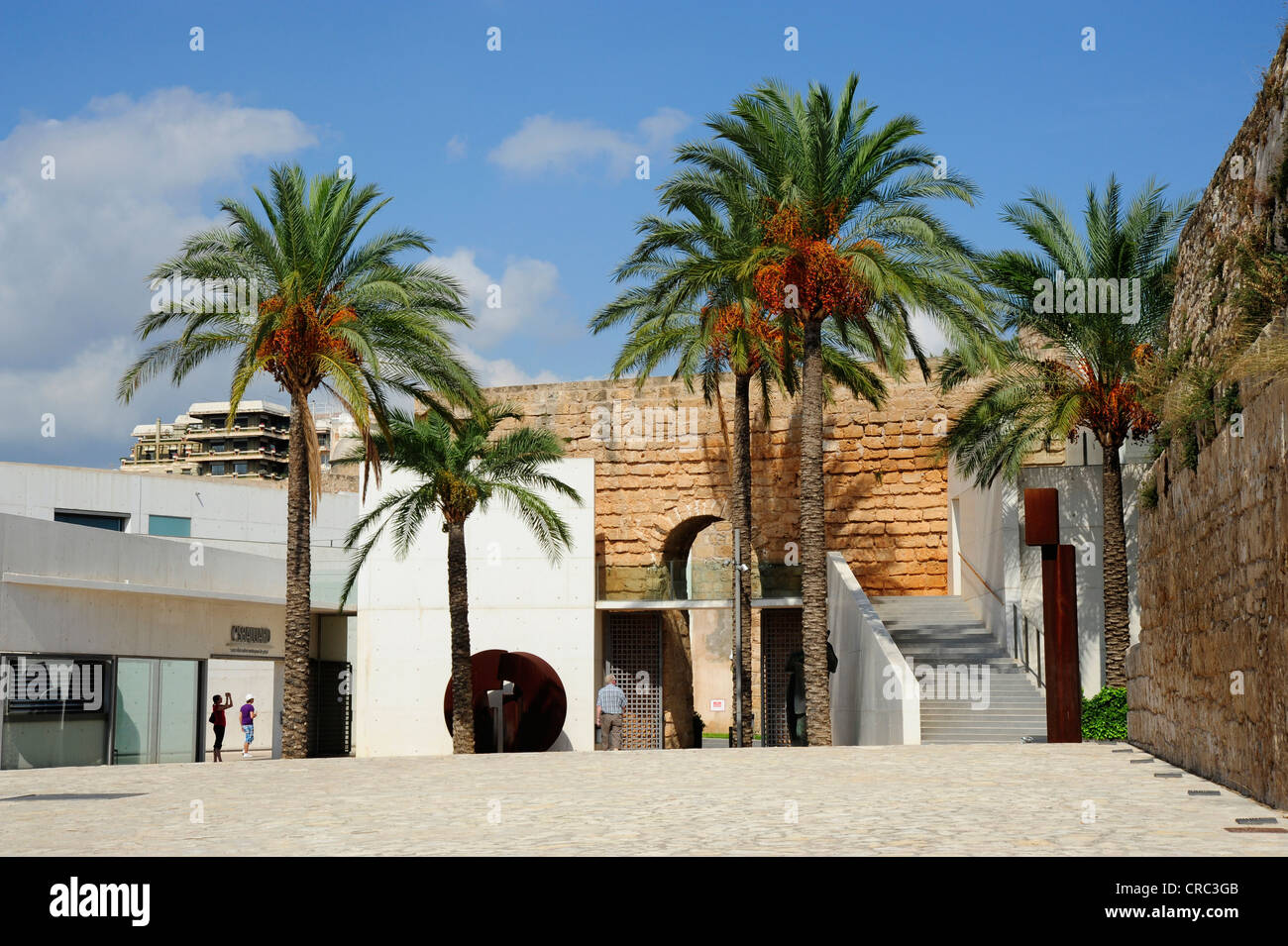 Museu Es Baluard Museum mit moderner Architektur integriert in die alte Stadtmauer von Bastió de Sant Pere, Ciutat Antiga Stockfoto