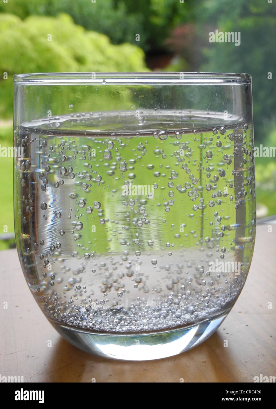 Ein Glas stilles Wasser - Mineralwasser Stockfoto