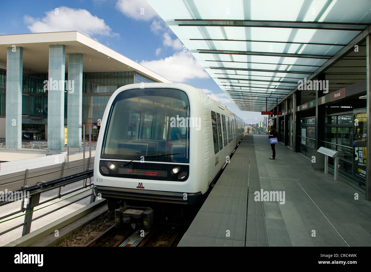 Die Kopenhagener Metro Zug am Orestad Station, Dänemark, Europa Stockfoto