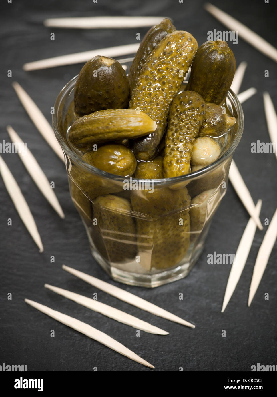 Pickled cornichons -Fotos und -Bildmaterial in hoher Auflösung – Alamy