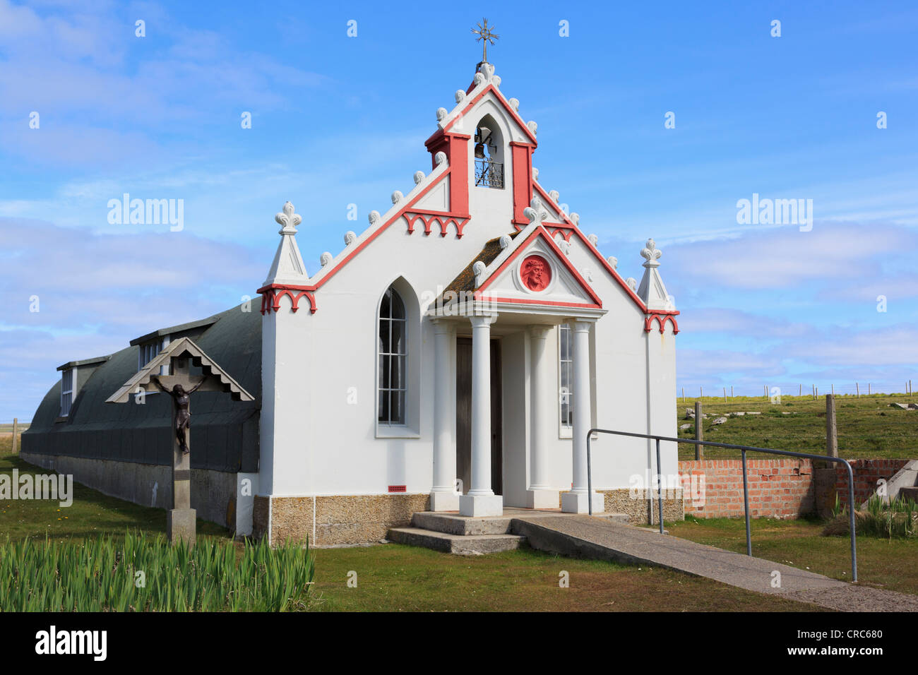 Italian Chapel gebaut aus 2 Nissenhütten italienische Kriegsgefangene des zweiten Weltkriegs auf Lamb Holm, Orkney Inseln, Schottland, UK Stockfoto