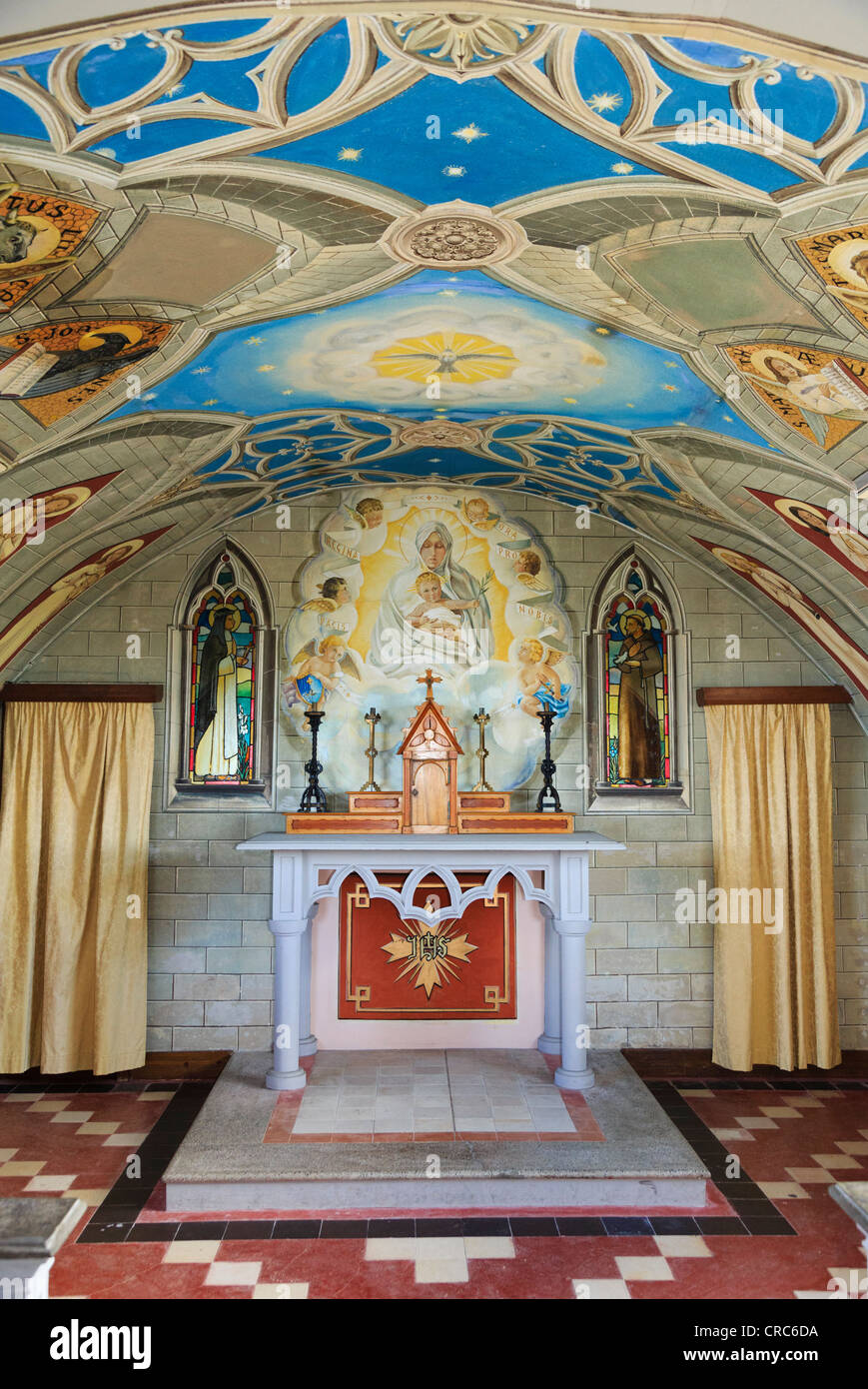 Italian Chapel verzierten Innenraum gebaut aus 2 Nissenhütten von italienischen Gefangenen des zweiten Weltkrieges auf Lamb Holm, Orkney, Schottland, UK Stockfoto