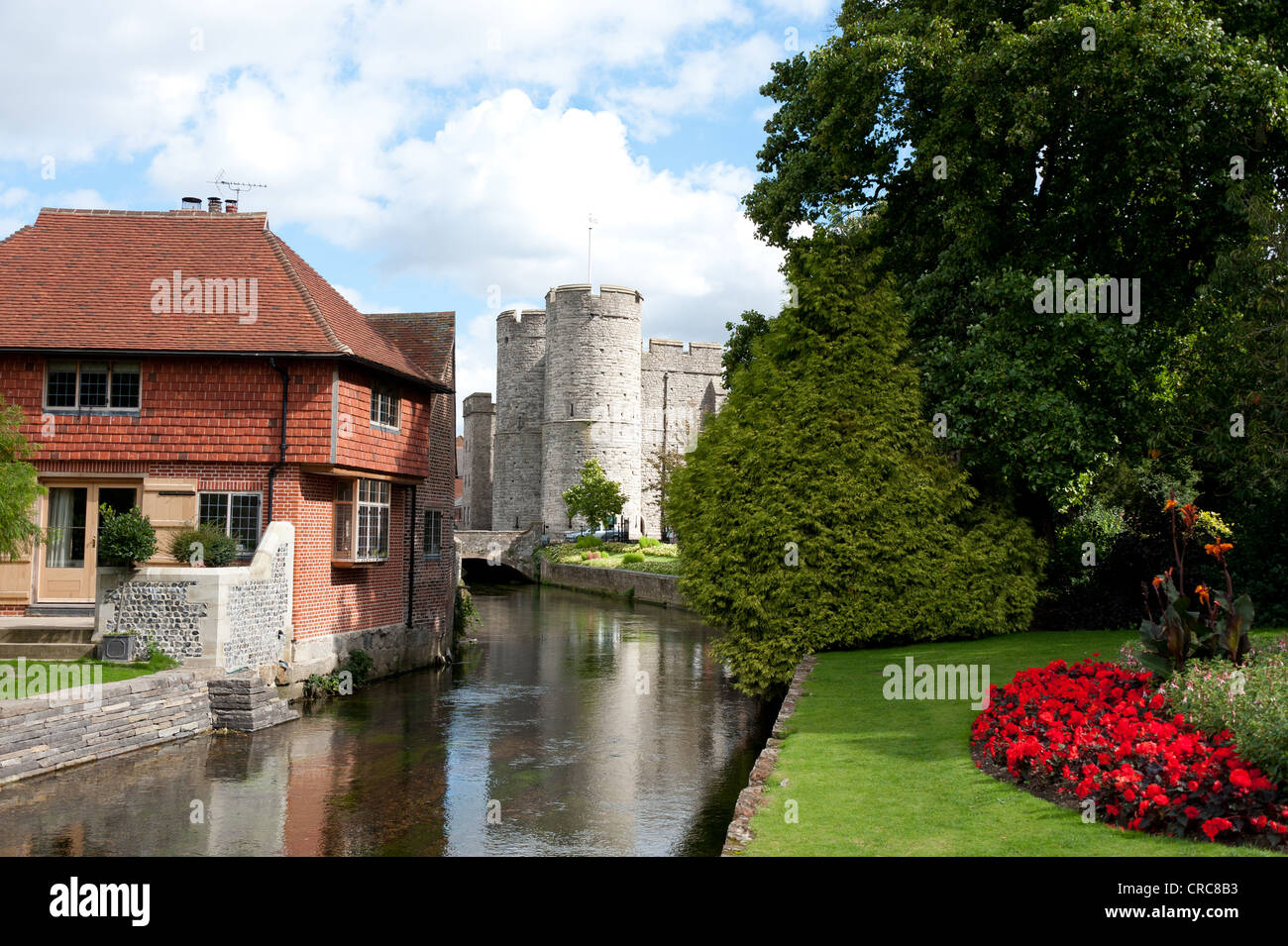 Die mittelalterlichen Westgate Tower und den Fluss Stour in Canterbury, Kent, UK Stockfoto