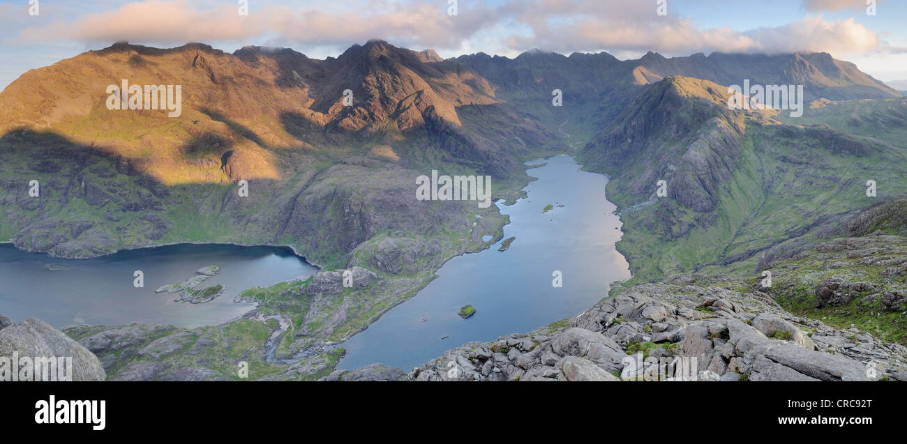 Panorama-Bild der Blick vom Gipfel des Sgurr Na Stri mit Blick auf Loch Coruisk und der Black Cuillin, Isle Of Skye Stockfoto