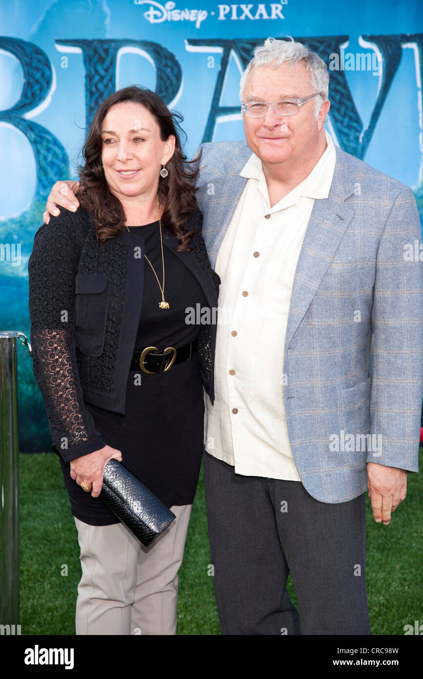 Sänger, Songwriter Randy Newman und seine Frau Gretchen kommen bei der Los Angeles Film Festival Premiere von "Brave" Stockfoto