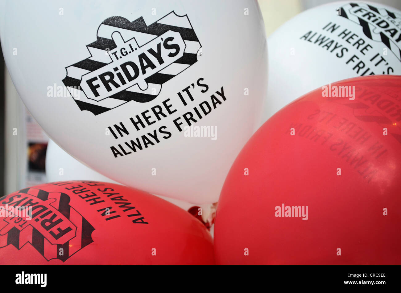 Rote und weiße T.G.I Freitag Marken-Ballon Stockfoto