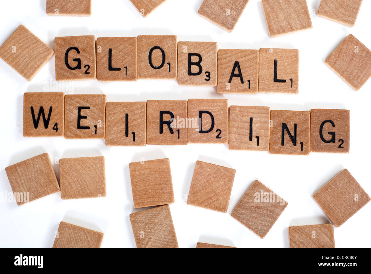 Scrabble Fliesen buchstabieren: globale Weirding Stockfoto