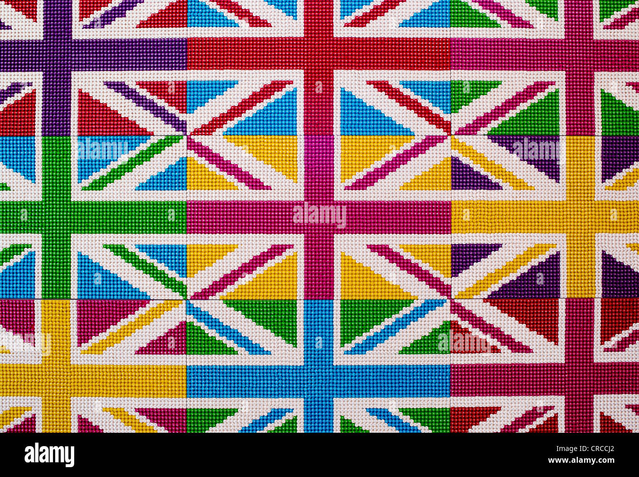 Bunte Union Jack-Flaggen aus M & Ms gemacht.   M & M speichern, Leicester Square, London, England Stockfoto