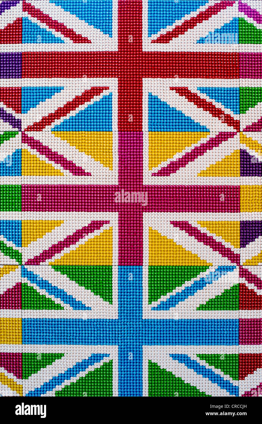 Bunte Union Jack-Flaggen aus M & Ms gemacht.   M & M speichern, Leicester Square, London, England Stockfoto