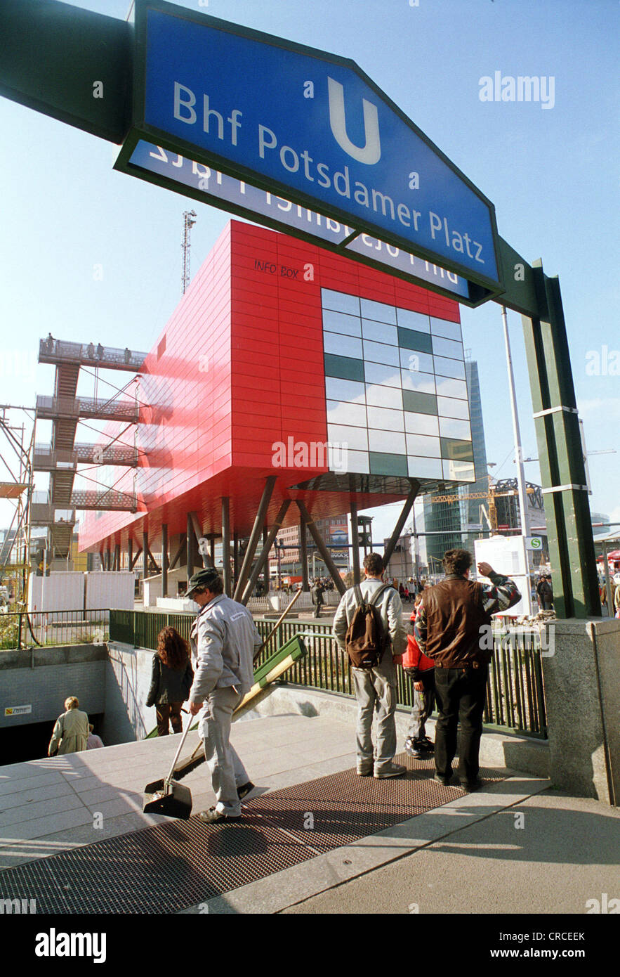 Red box potsdamer platz berlin -Fotos und -Bildmaterial in hoher