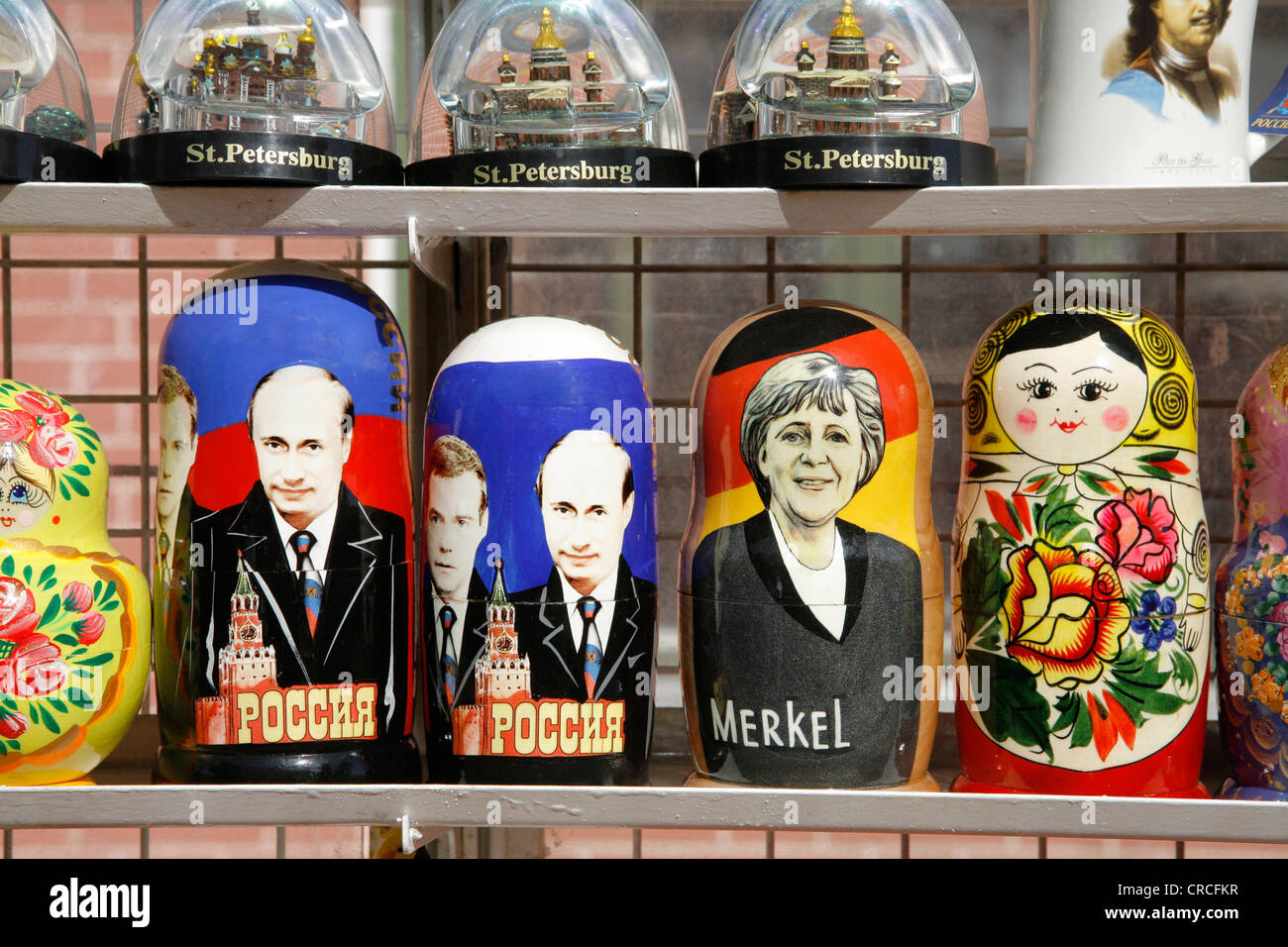 Matroschka, Putin, Merkel, Souvenirs, St. Petersburg, Russland, Eurasien Stockfoto