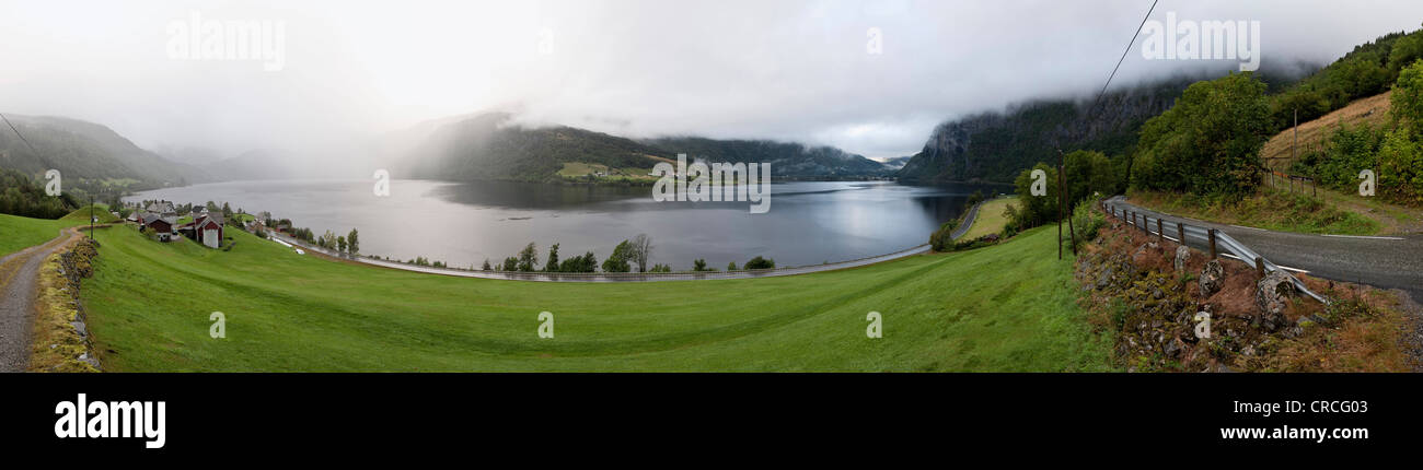 Panoramablick, See in der Nähe der norwegischen Gemeinde von Ulvikfjell, Granvinsvatnet, Norwegen, Skandinavien, Europa Stockfoto