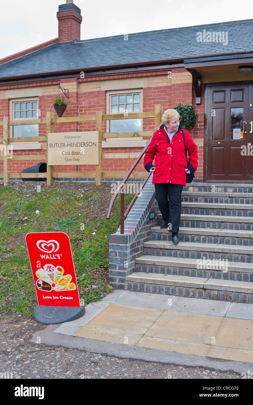 Der neue Butler-Henderson-Café Bistro in Quorn Station auf der Great Central Railway Stockfoto