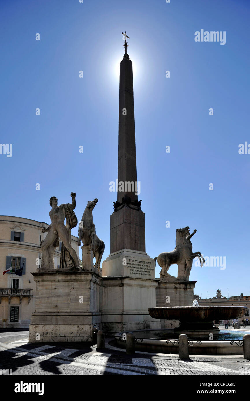 Obelisco del Quirinale e Fontana dei Dioscuri, Obelisk mit Dioskuren Statuen und Brunnen, Piazza del Quirinale, Rom, Latium Stockfoto