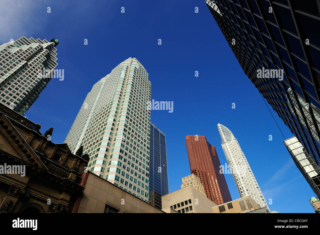 Wolkenkratzer an der Yonge Street in Toronto, Ontario, Kanada, Nordamerika Stockfoto