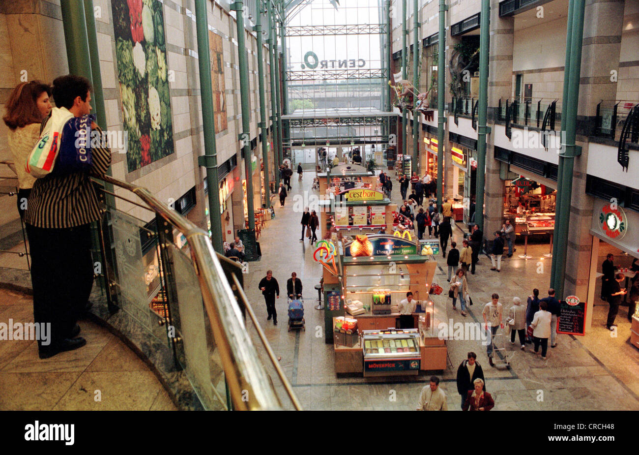 Shopping center centro oberhausen -Fotos und -Bildmaterial in hoher ...
