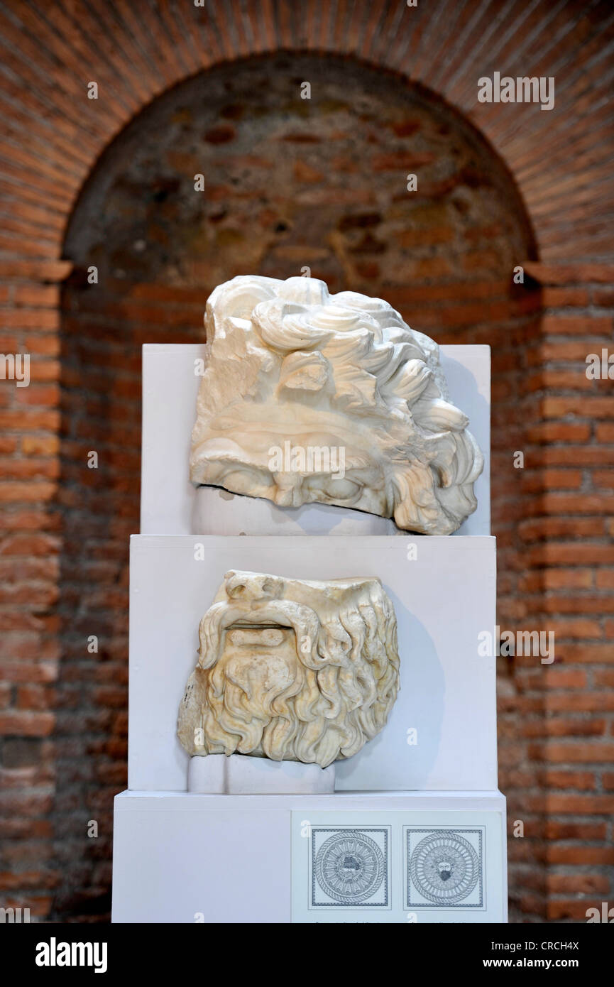 Fragmente des Leiters der Gott Jupiter vom Dachboden des Portikus auf dem Forum des Augustus, Museum des kaiserlichen Forums Stockfoto