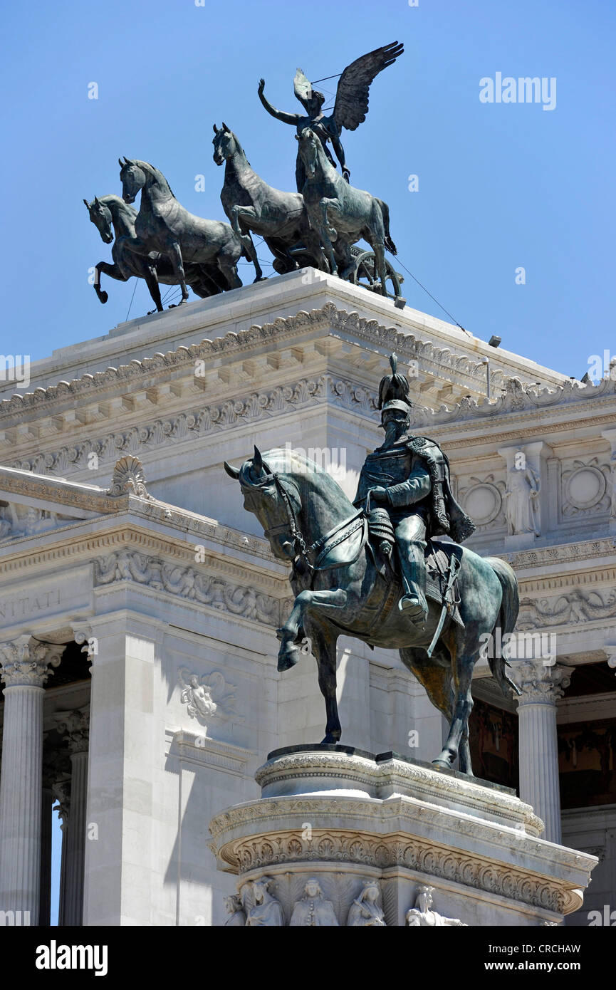 Bronze-Statue von König Vittorio Emanuele II und Quadriga auf das Nationaldenkmal, Piazza Venezia, Rom, Latium, Italien Stockfoto
