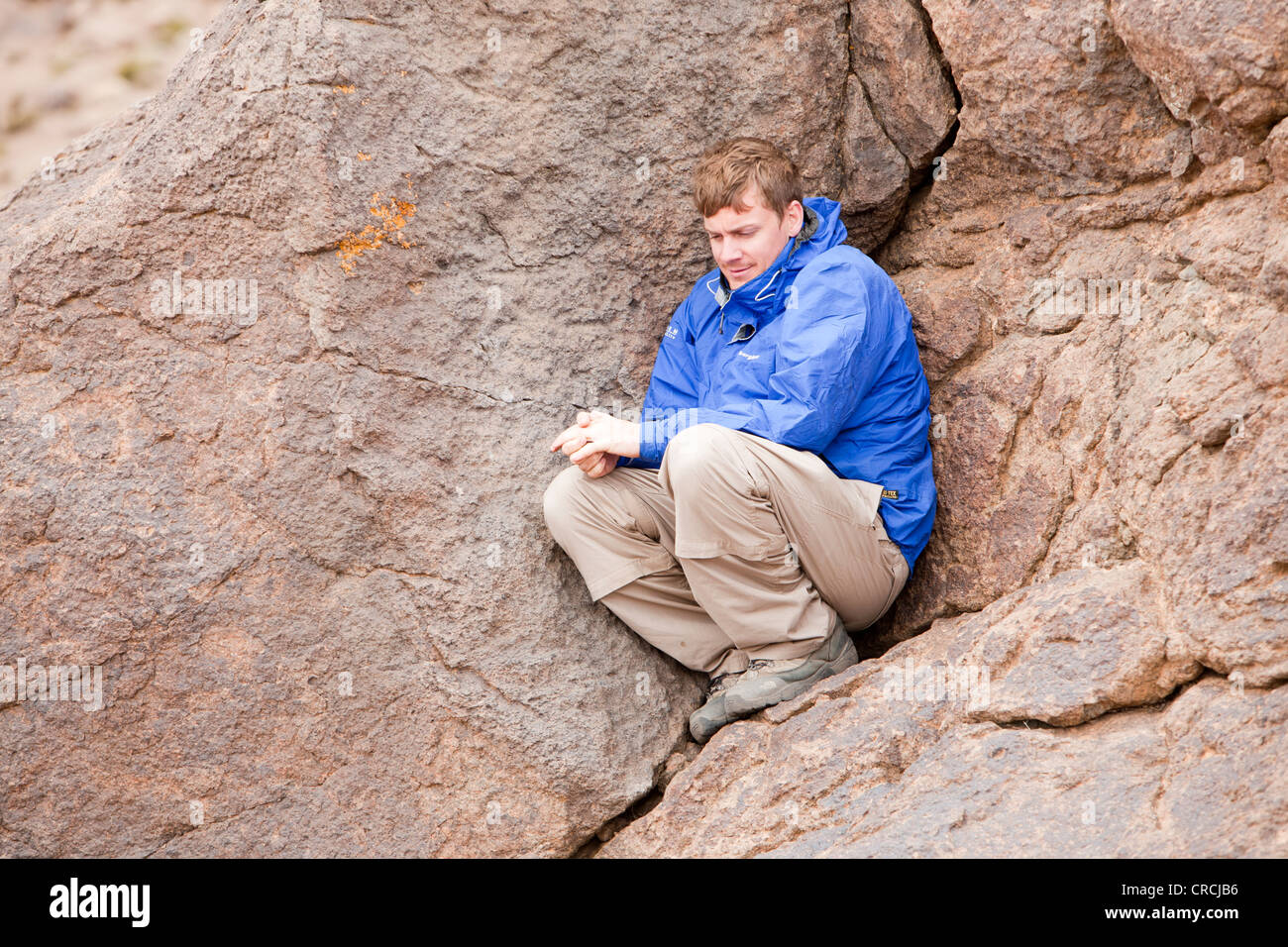 Ein Wanderer in der Nähe von 10.000 Fuß Gipfel des Jebel Sirwa Region der Anti-Atlas-Berge von Marokko, Nordafrika. Stockfoto