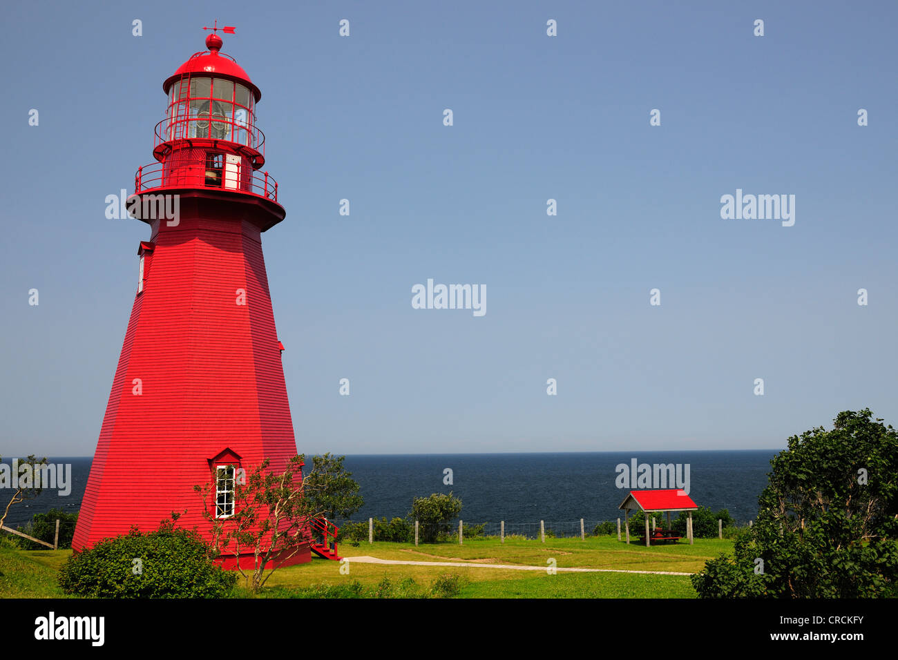 Leuchtturm und Leuchtturm bauen La Martre, Gaspésie oder Gaspé-Halbinsel, Quebec, Kanada Stockfoto Leuchtturm und Leuchtturm bauen La Martre, Gaspésie oder Gaspé-Halbinsel, Quebec, Kanada Stockfoto