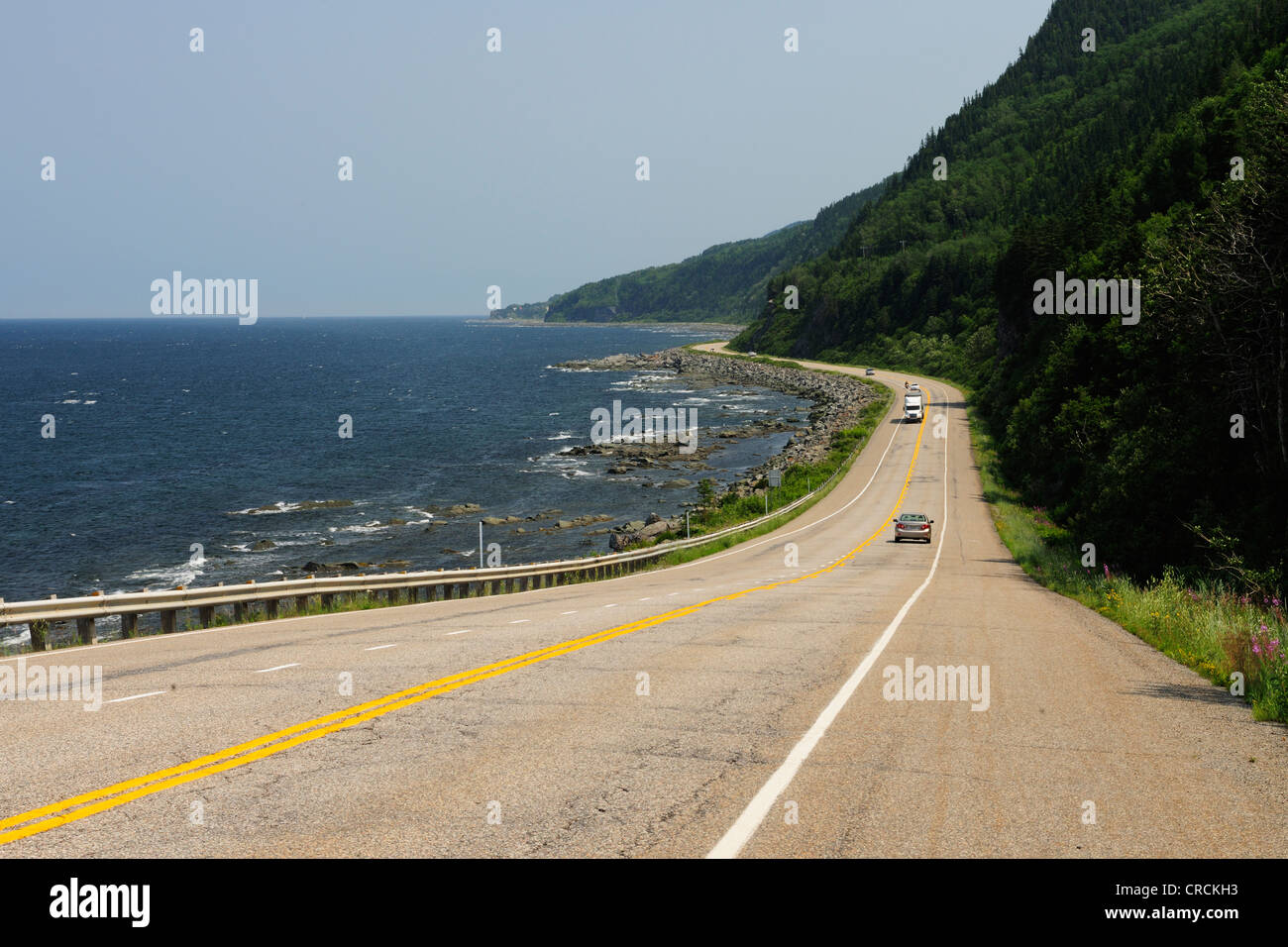 Küstenstraße entlang des St. Lawrence River, La Martre, Gaspésie oder Gaspé-Halbinsel, Quebec, Kanada Stockfoto Küstenstraße entlang des St. Lawrence River, La Martre, Gaspésie oder Gaspé-Halbinsel, Quebec, Kanada Stockfoto
