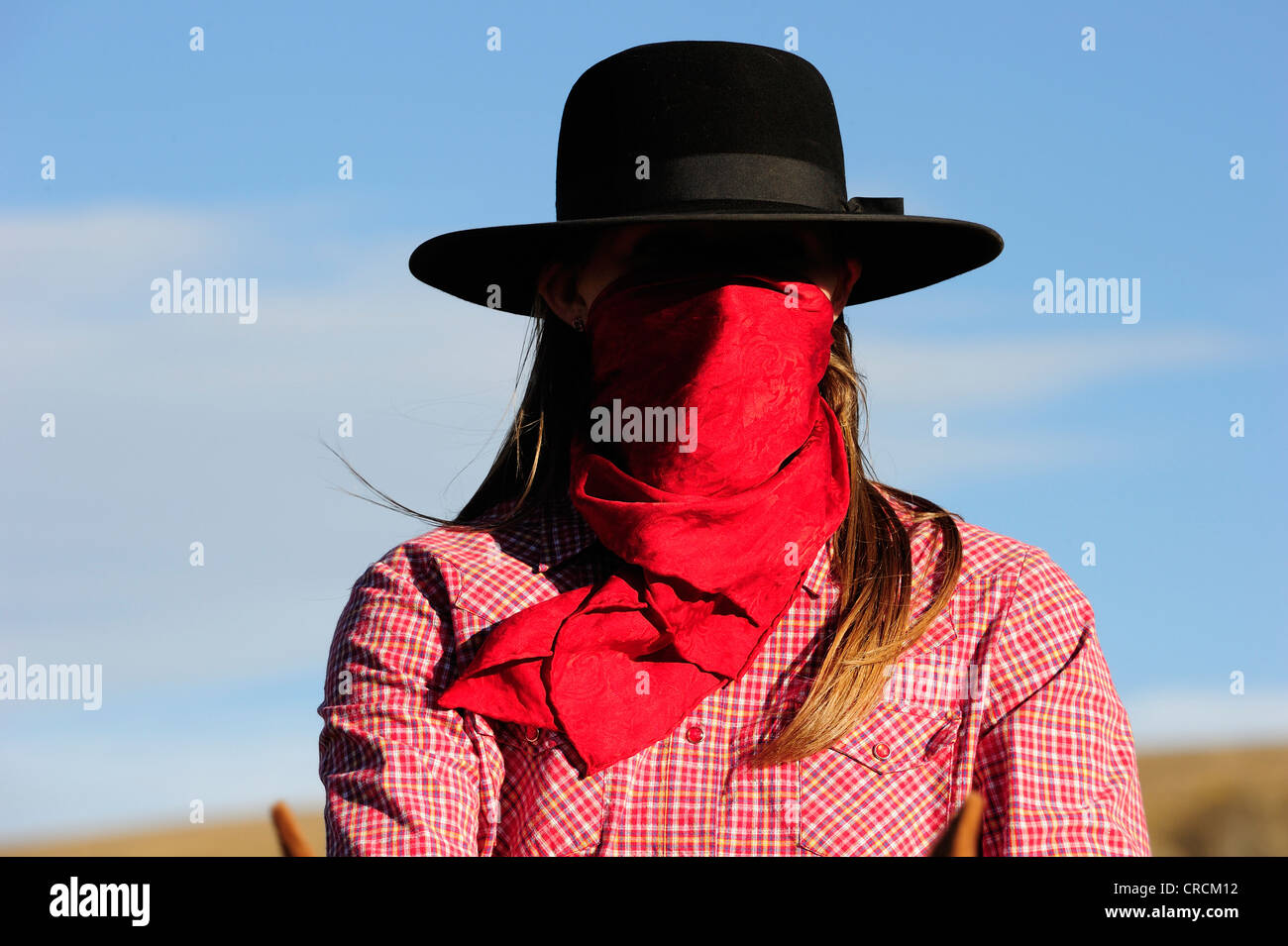 Cowgirl mit Taschentuch über ihr Gesicht, Porträt, Saskatchewan, Kanada, Nordamerika Stockfoto