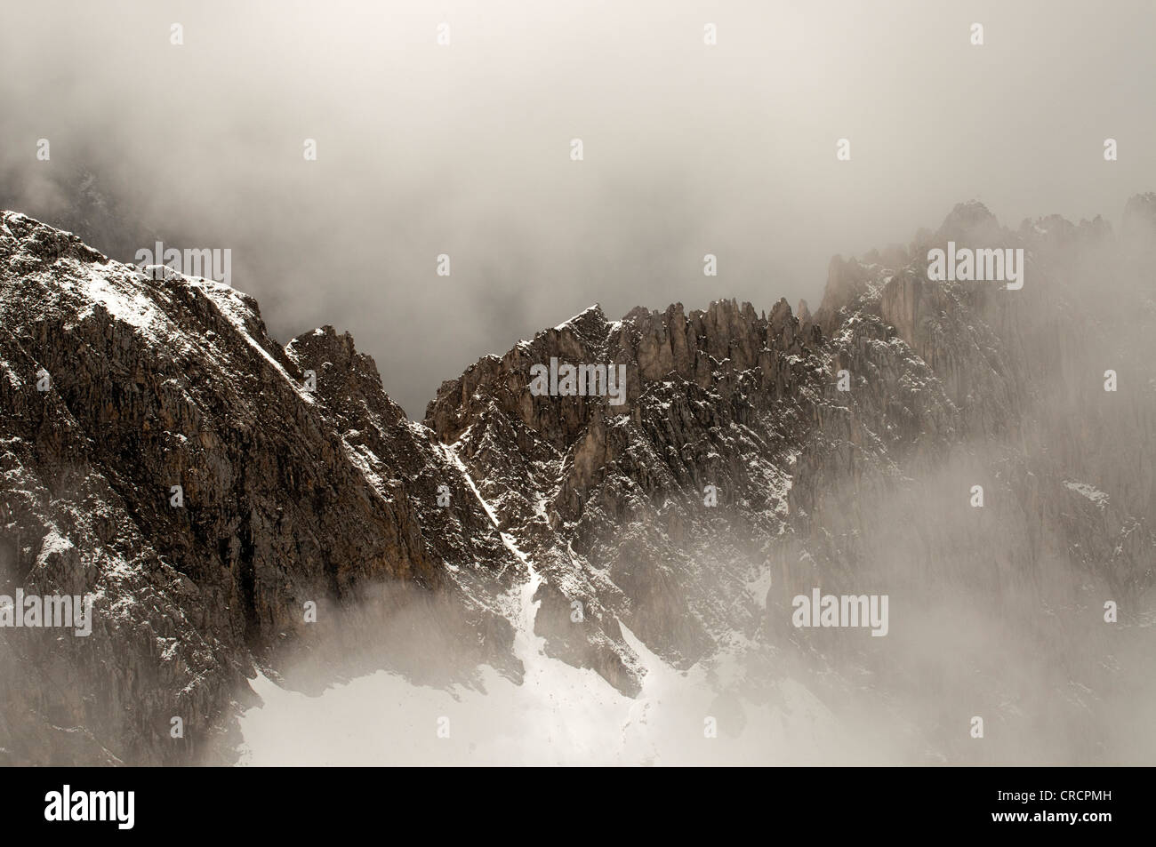 Misty Mountain Landschaft, Nordkette, Karwendelgebirge, Tirol, Austria, Europe Stockfoto